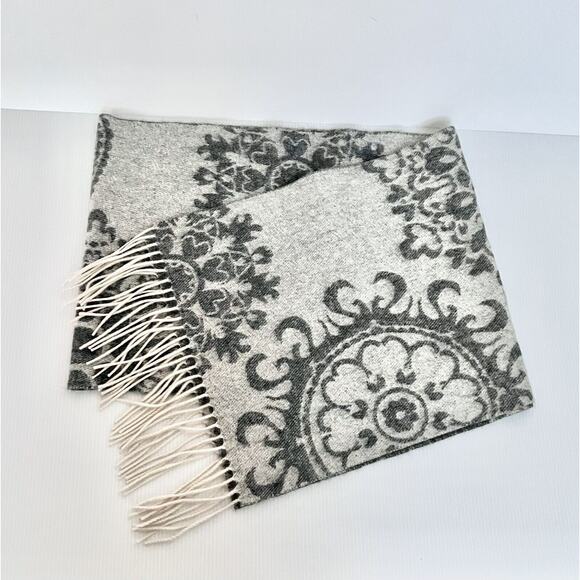 Nordstrom 100% Cashmere Scarf Reversible White Gray Lightweight Women Fringe EUC - Picture 2 of 6